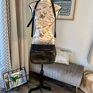 Marc Jacobs Maverick Leather Crossbody Handbag Purse Black Gold H…